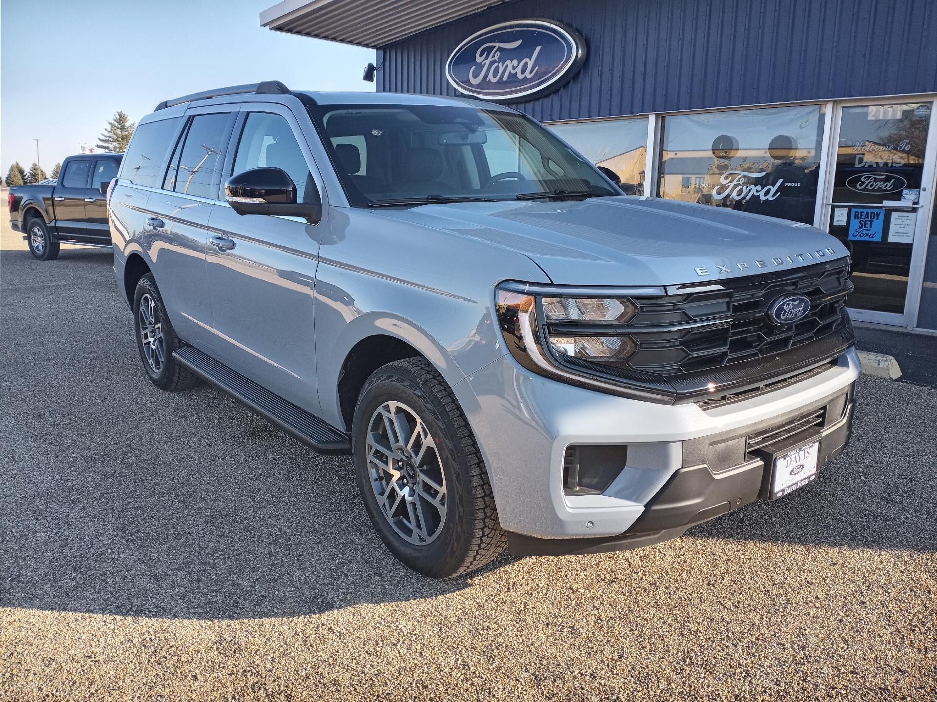 2026 Ford Expedition Active 4x4 in Glacier Gray Metallic Tri Coat — front three-quarter view