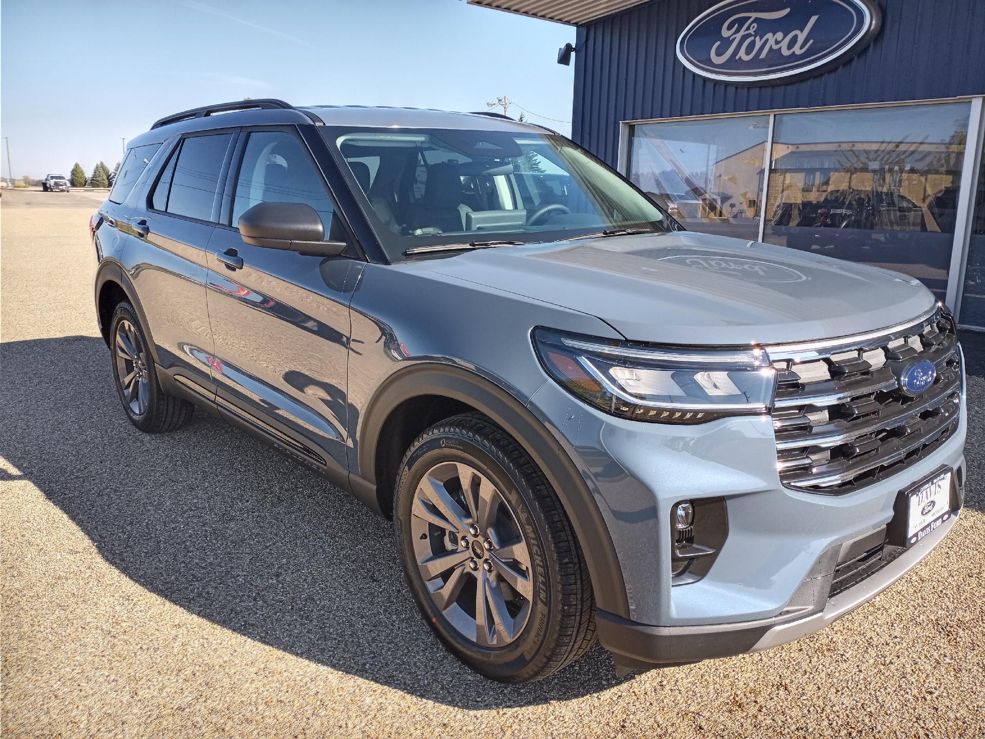 2026 Ford Explorer Active w/100A Pkg 4WD in Vapor Blue Metallic — front three-quarter view