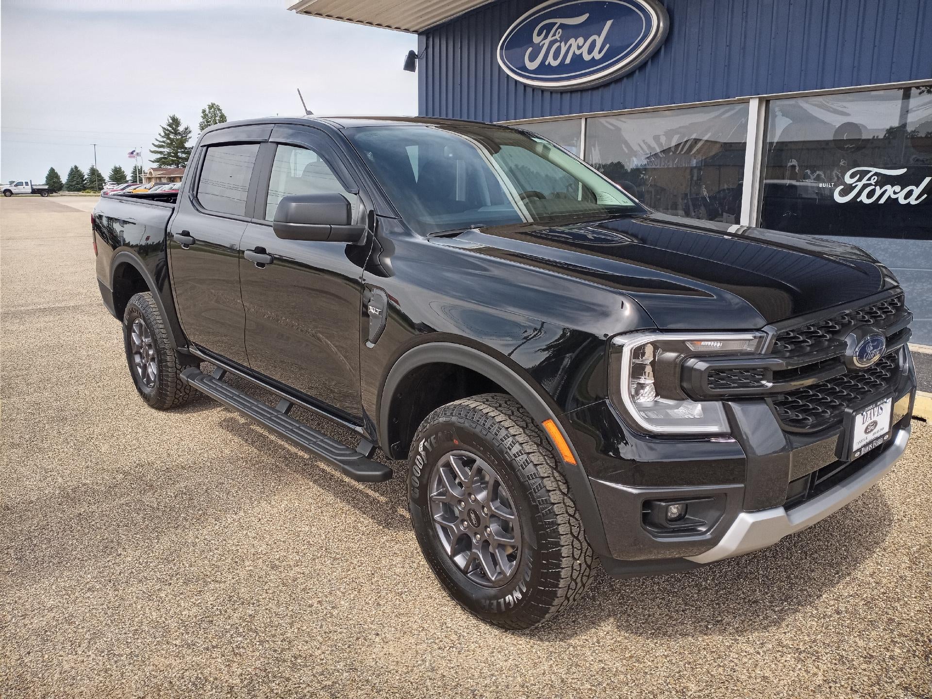 2026 Ford Ranger XLT 4WD SuperCrew 5' Box in Shadow Black — front three-quarter view