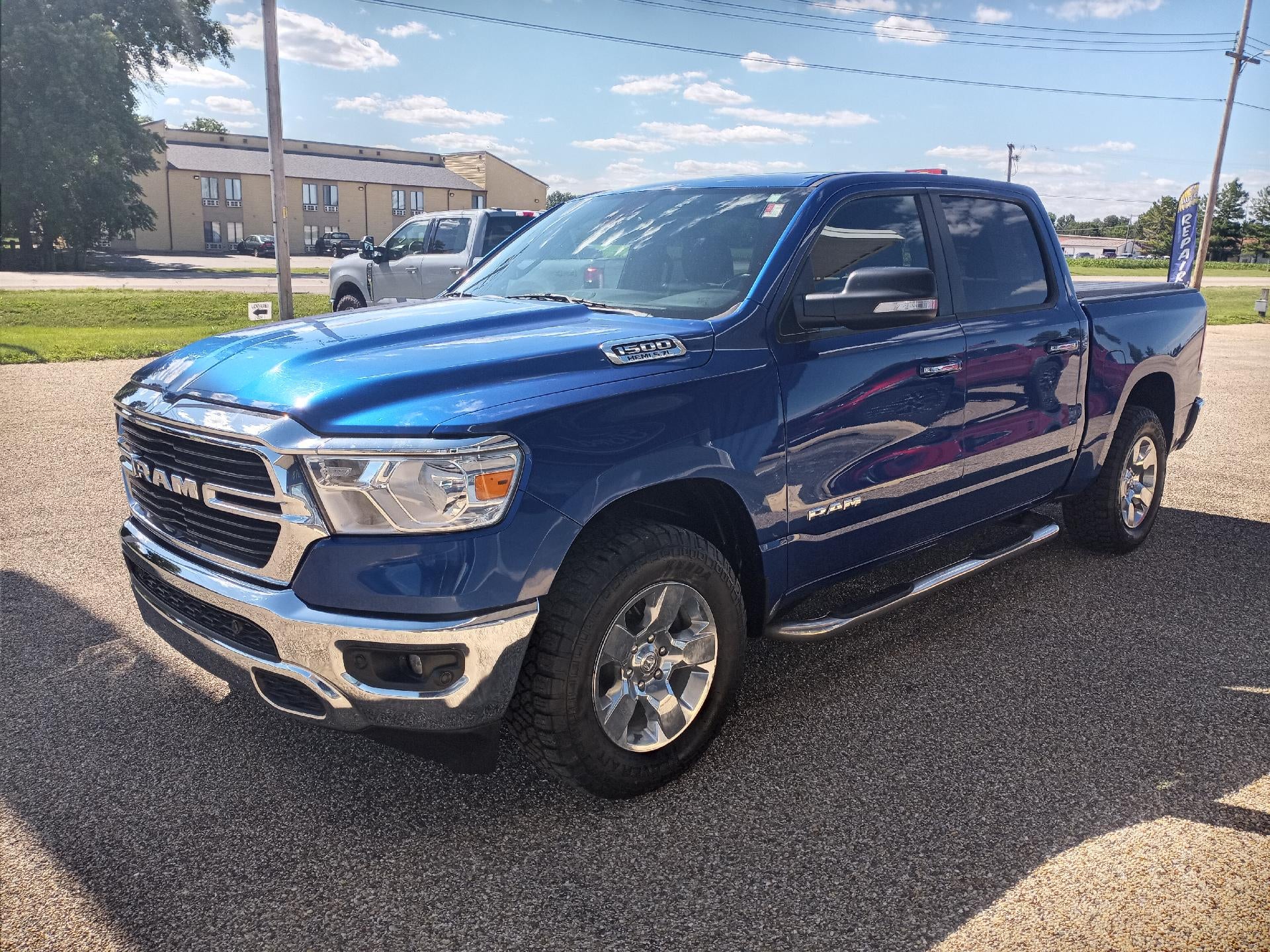 2019 RAM 1500 Big Horn/Lone Star 4x4 Crew Cab 5'7" Box in Blue Streak Pearlcoat — front three-quarter view