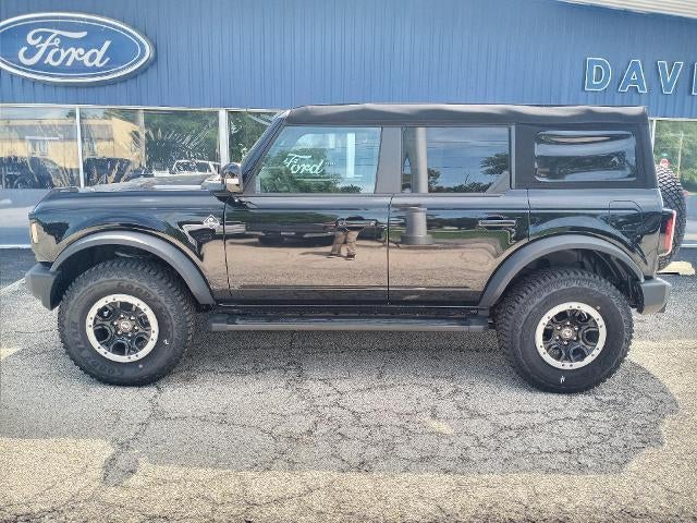 2024 Ford Bronco Outer Banks 4 Door 4x4 in Shadow Black — front three-quarter view