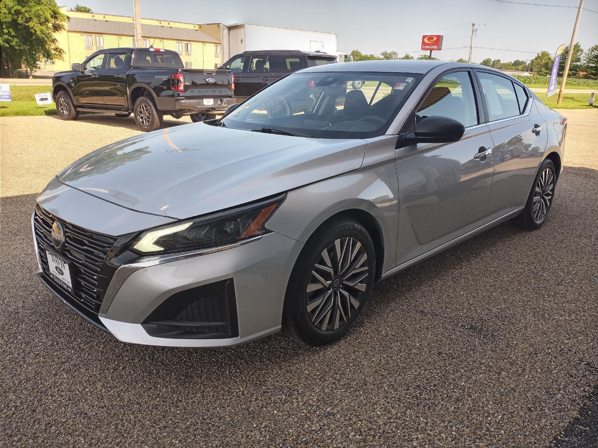 2024 Nissan Altima 2.5 SV Sedan in Brilliant Silver Metallic — front three-quarter view